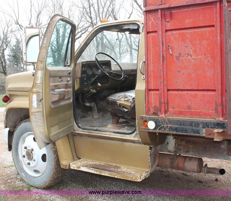 image for item H3654 1973 Chevrolet C60 grain truck