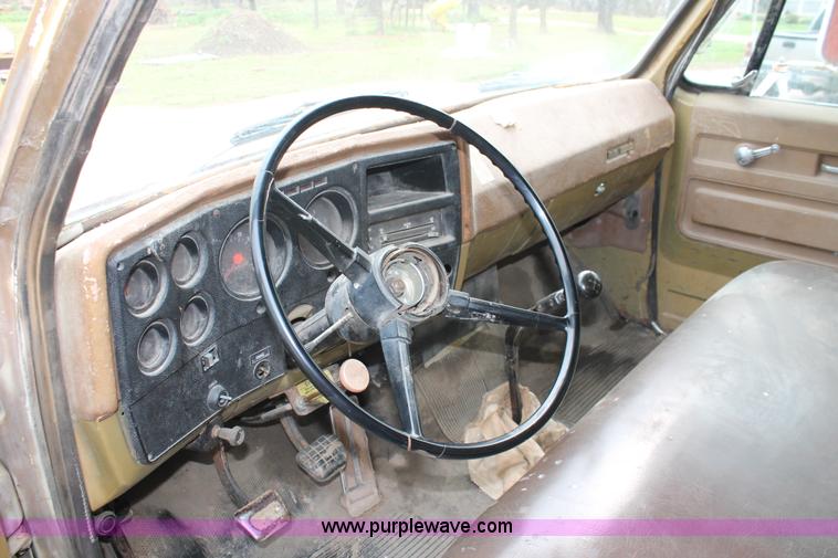 image for item H3654 1973 Chevrolet C60 grain truck