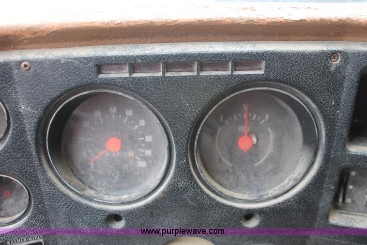 image for item H3654 1973 Chevrolet C60 grain truck