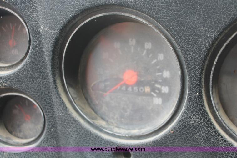 image for item H3654 1973 Chevrolet C60 grain truck