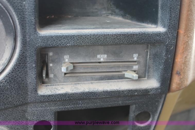 image for item H3654 1973 Chevrolet C60 grain truck