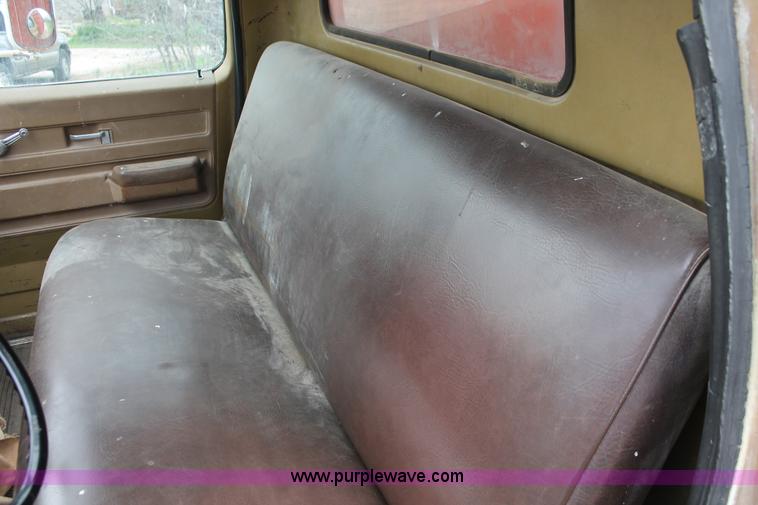 image for item H3654 1973 Chevrolet C60 grain truck