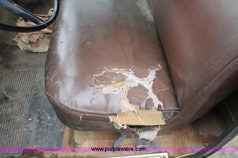 image for item H3654 1973 Chevrolet C60 grain truck