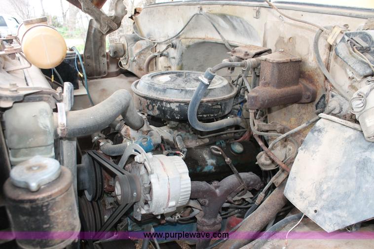 image for item H3654 1973 Chevrolet C60 grain truck