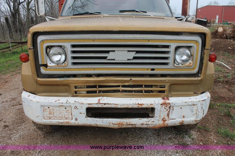 image for item H3654 1973 Chevrolet C60 grain truck