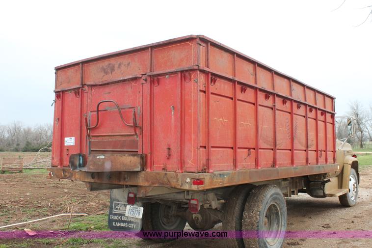 image for item H3654 1973 Chevrolet C60 grain truck