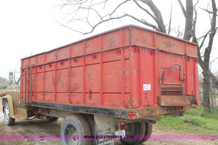 image for item H3654 1973 Chevrolet C60 grain truck
