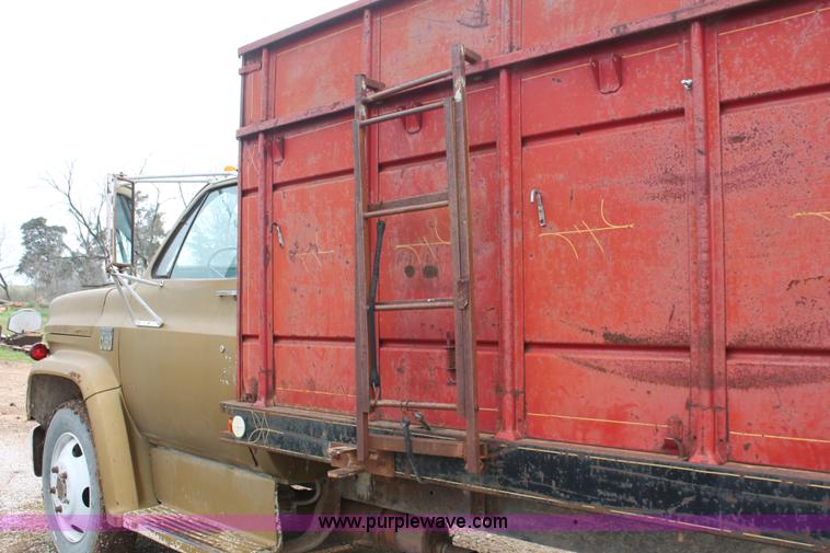 image for item H3654 1973 Chevrolet C60 grain truck