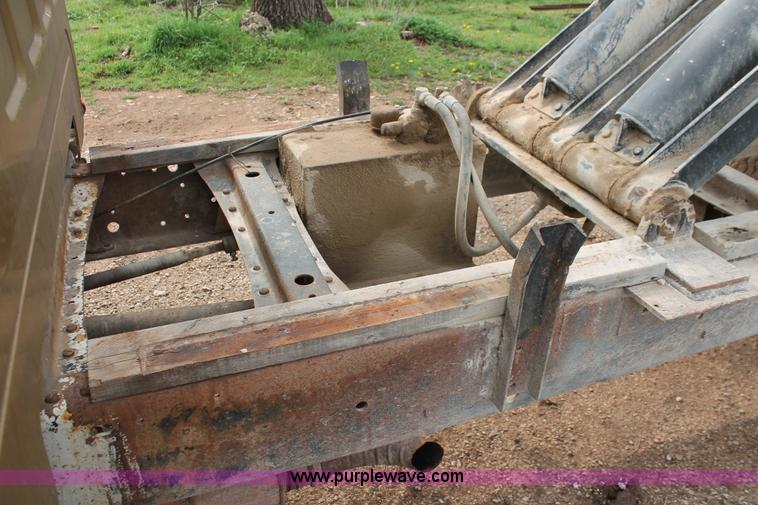 image for item H3654 1973 Chevrolet C60 grain truck