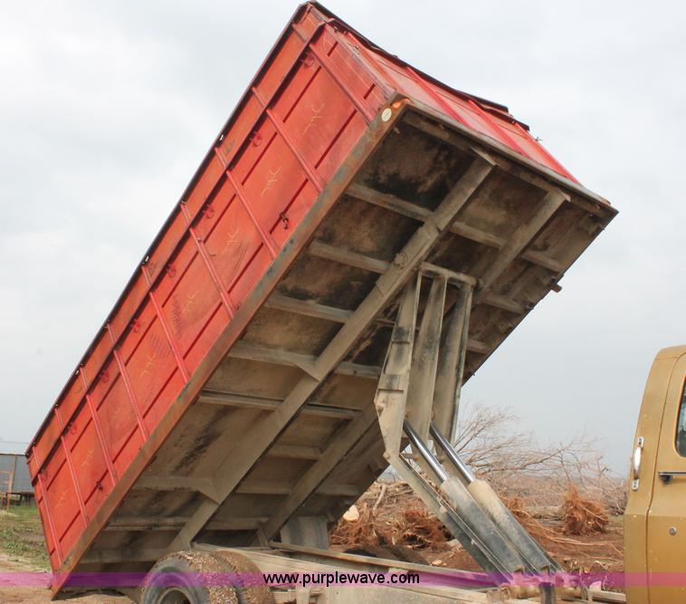 image for item H3654 1973 Chevrolet C60 grain truck