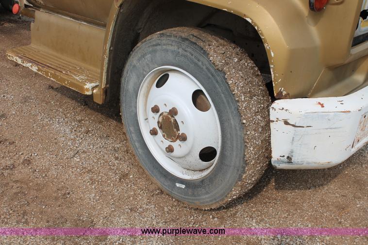 image for item H3654 1973 Chevrolet C60 grain truck