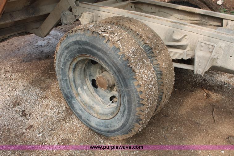 image for item H3654 1973 Chevrolet C60 grain truck