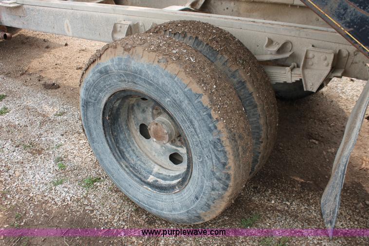 image for item H3654 1973 Chevrolet C60 grain truck