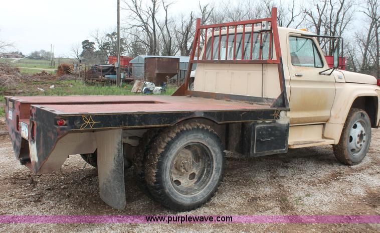 image for item H3655 1978 Ford F600 flatbed truck