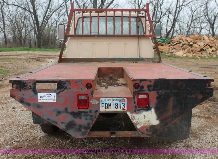 image for item H3655 1978 Ford F600 flatbed truck