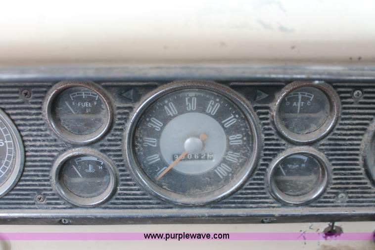 image for item H3655 1978 Ford F600 flatbed truck