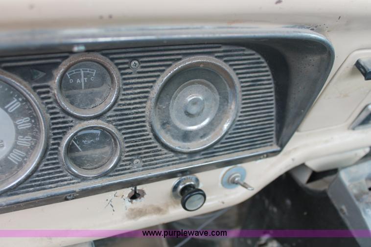 image for item H3655 1978 Ford F600 flatbed truck