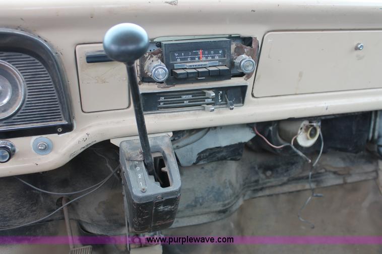 image for item H3655 1978 Ford F600 flatbed truck