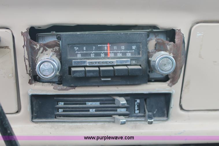 image for item H3655 1978 Ford F600 flatbed truck