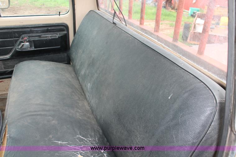 image for item H3655 1978 Ford F600 flatbed truck