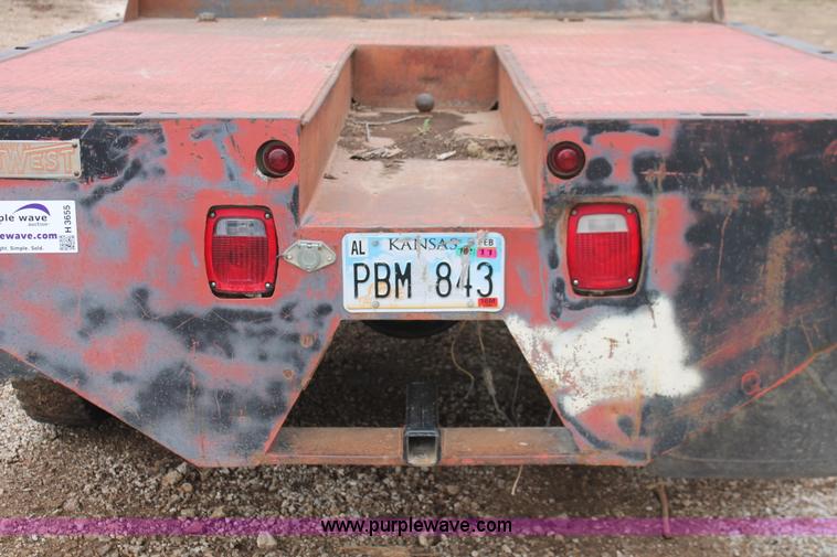 image for item H3655 1978 Ford F600 flatbed truck