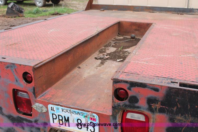 image for item H3655 1978 Ford F600 flatbed truck