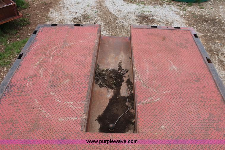 image for item H3655 1978 Ford F600 flatbed truck