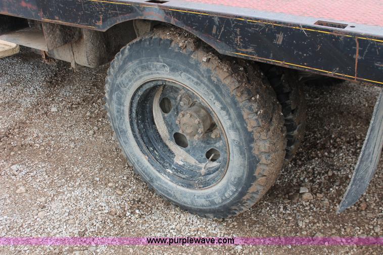 image for item H3655 1978 Ford F600 flatbed truck