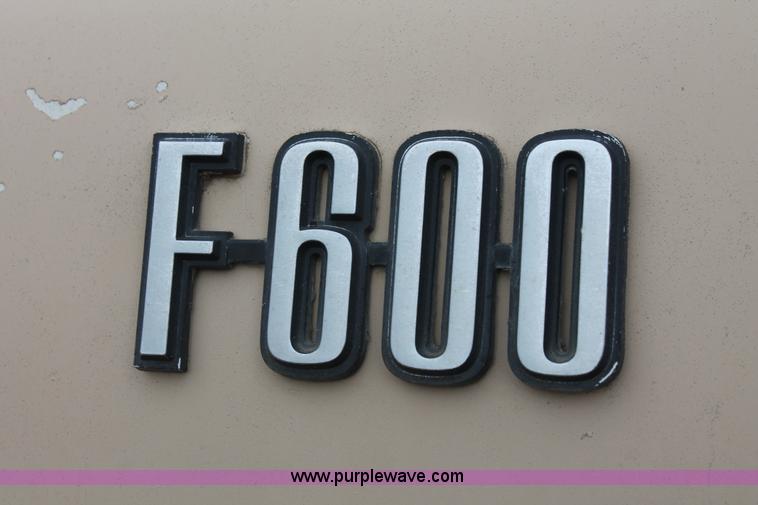 image for item H3655 1978 Ford F600 flatbed truck