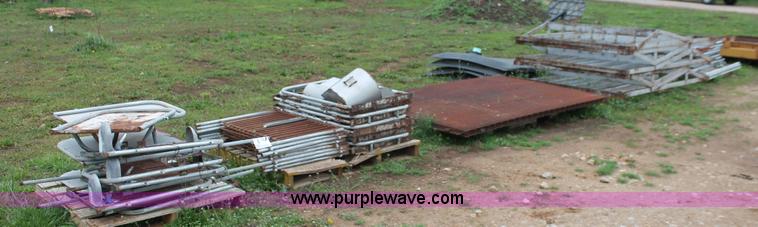 image for item H3657 (5) Lago elevated hog farrowing crates