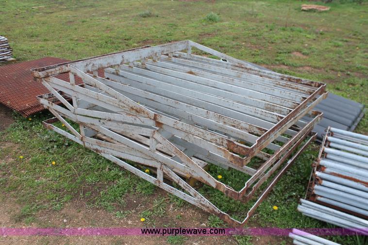 image for item H3657 (5) Lago elevated hog farrowing crates