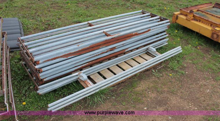 image for item H3657 (5) Lago elevated hog farrowing crates