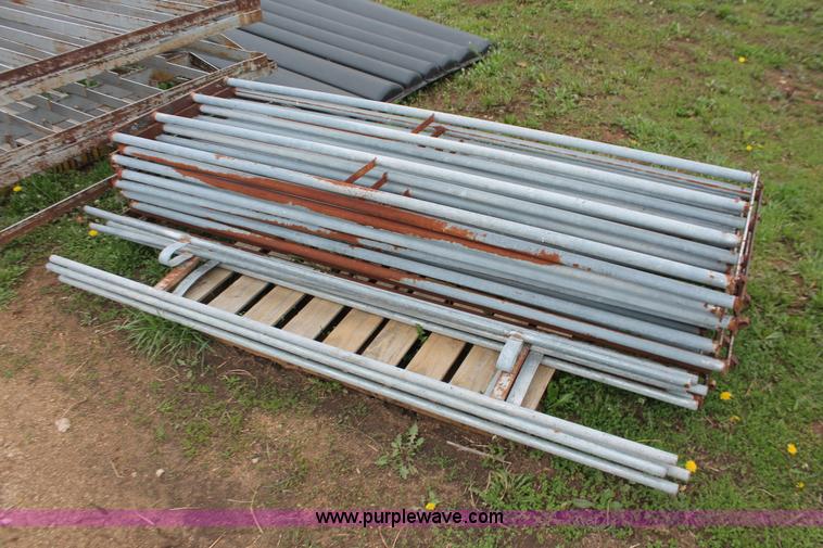 image for item H3657 (5) Lago elevated hog farrowing crates