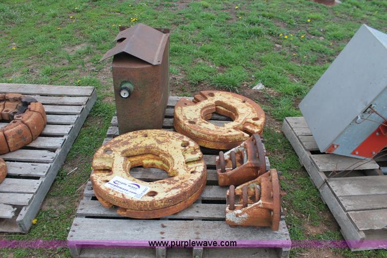 image for item H3660 (4) John Deere wheel weights