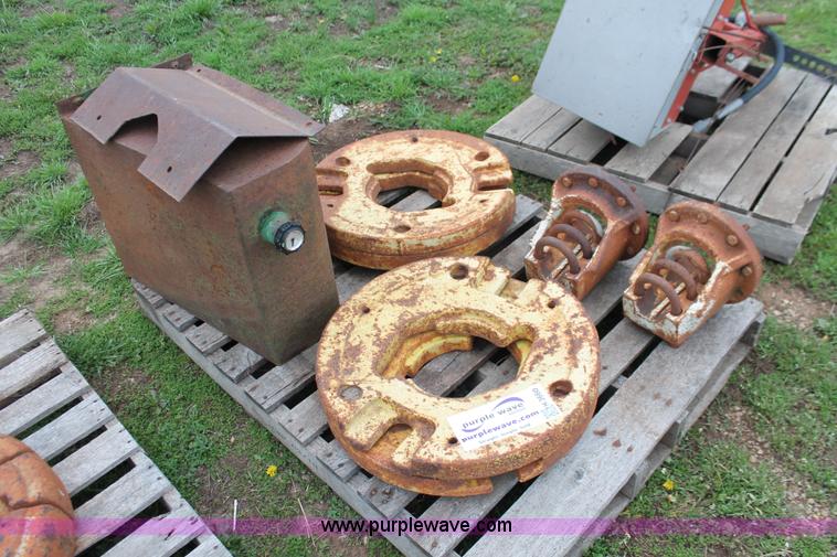 image for item H3660 (4) John Deere wheel weights