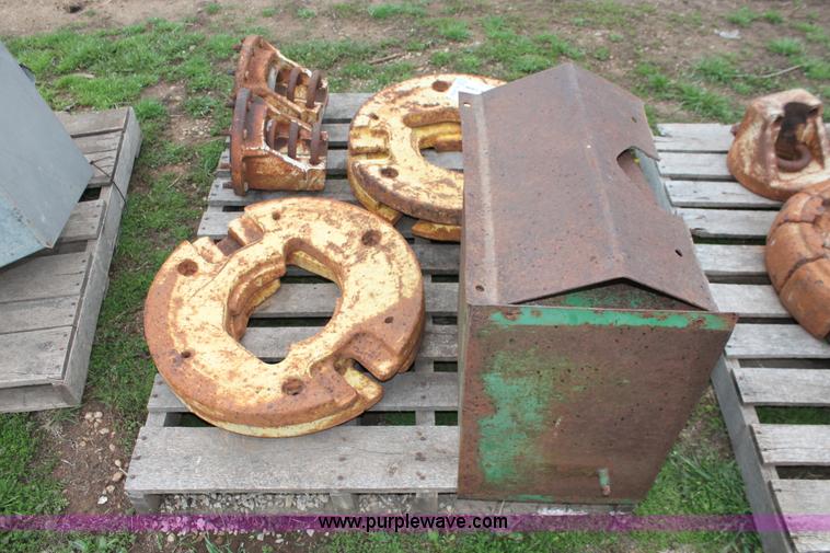 image for item H3660 (4) John Deere wheel weights