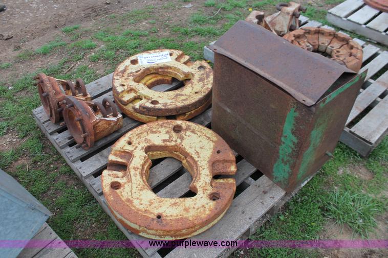 image for item H3660 (4) John Deere wheel weights