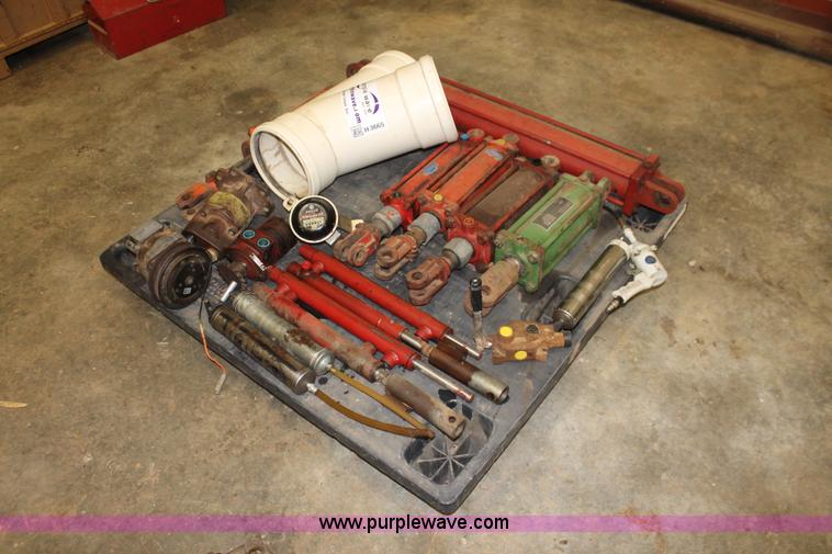 image for item H3665 Assorted hydraulic cylinders and automotive pieces