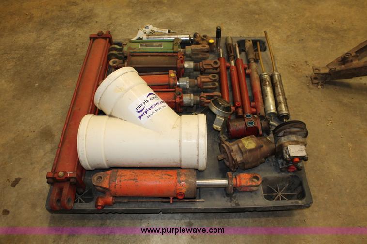 image for item H3665 Assorted hydraulic cylinders and automotive pieces
