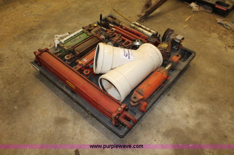 image for item H3665 Assorted hydraulic cylinders and automotive pieces