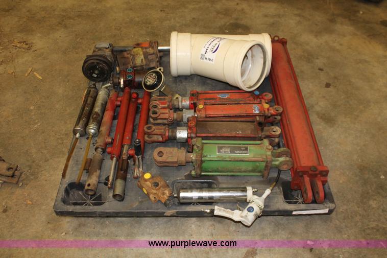 image for item H3665 Assorted hydraulic cylinders and automotive pieces