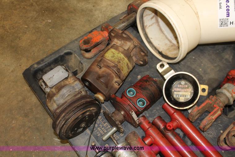 image for item H3665 Assorted hydraulic cylinders and automotive pieces