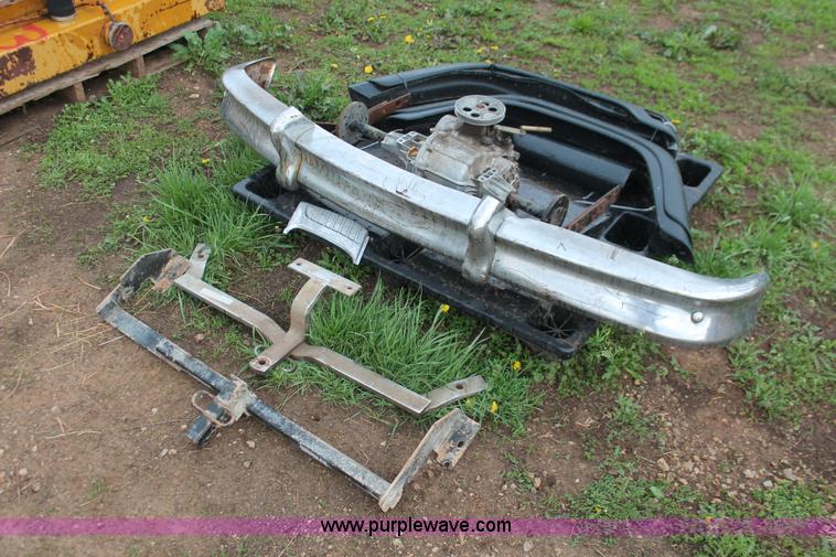 image for item H3665 Assorted hydraulic cylinders and automotive pieces