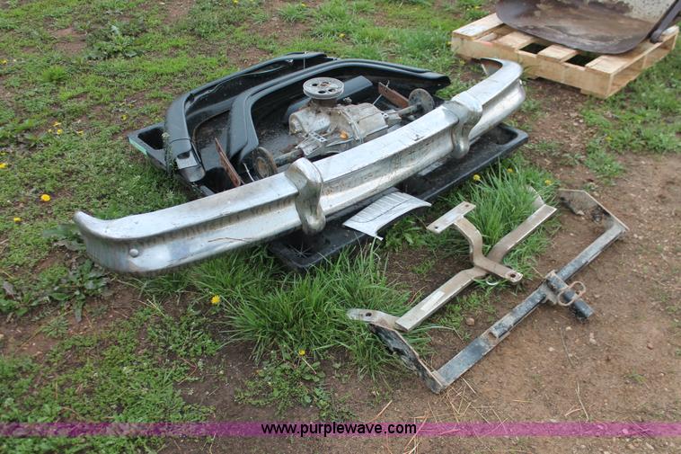 image for item H3665 Assorted hydraulic cylinders and automotive pieces