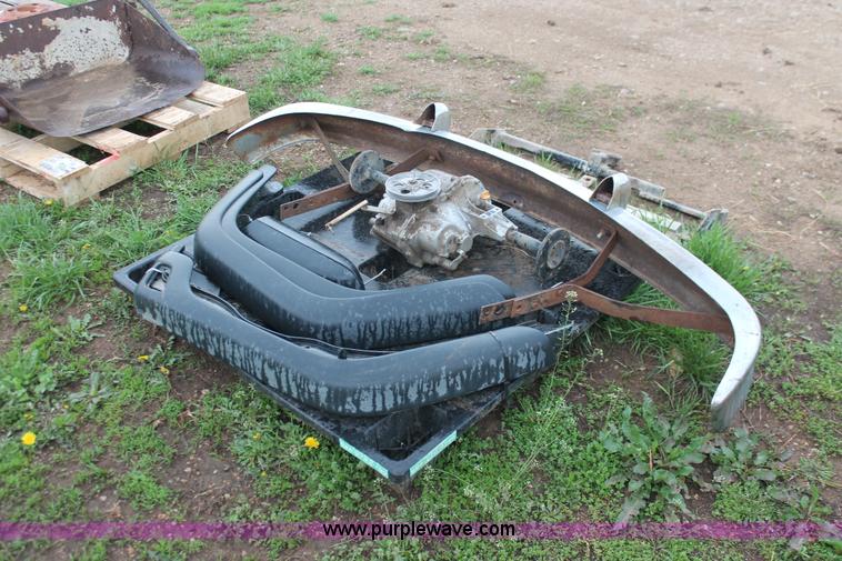 image for item H3665 Assorted hydraulic cylinders and automotive pieces