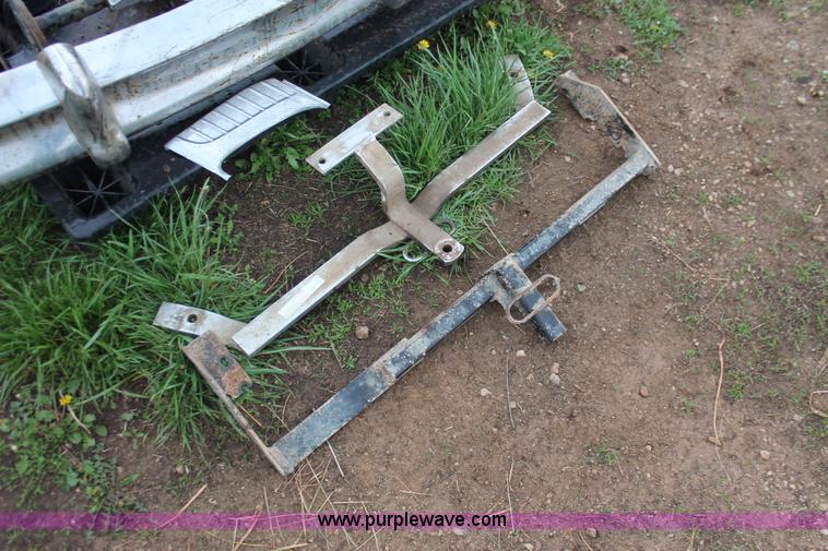 image for item H3665 Assorted hydraulic cylinders and automotive pieces