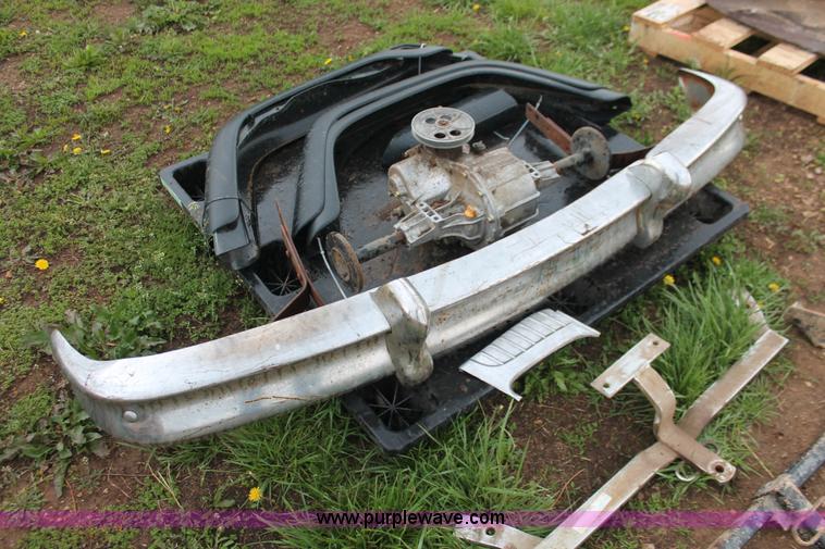 image for item H3665 Assorted hydraulic cylinders and automotive pieces