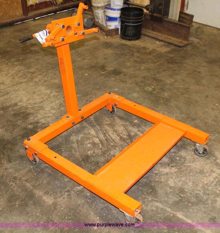 image for item H3666 Engine hoist