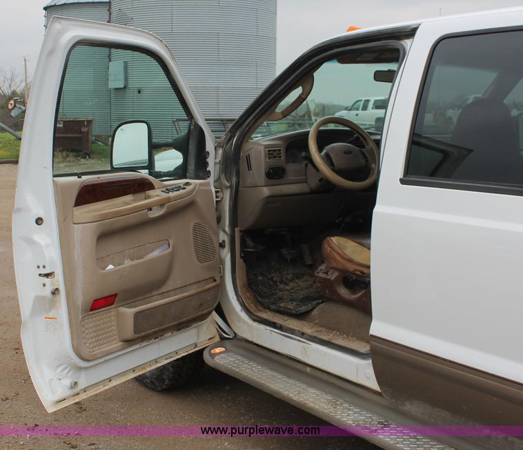 image for item H3675 2004 Ford F250 King Ranch Crew Cab pickup truck