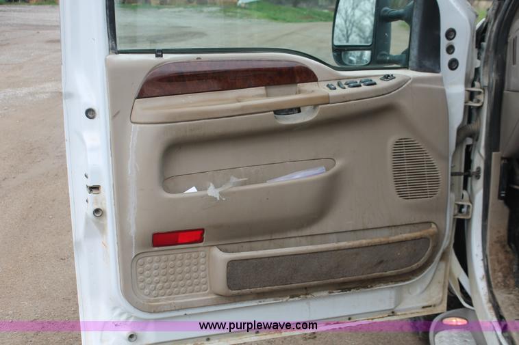 image for item H3675 2004 Ford F250 King Ranch Crew Cab pickup truck